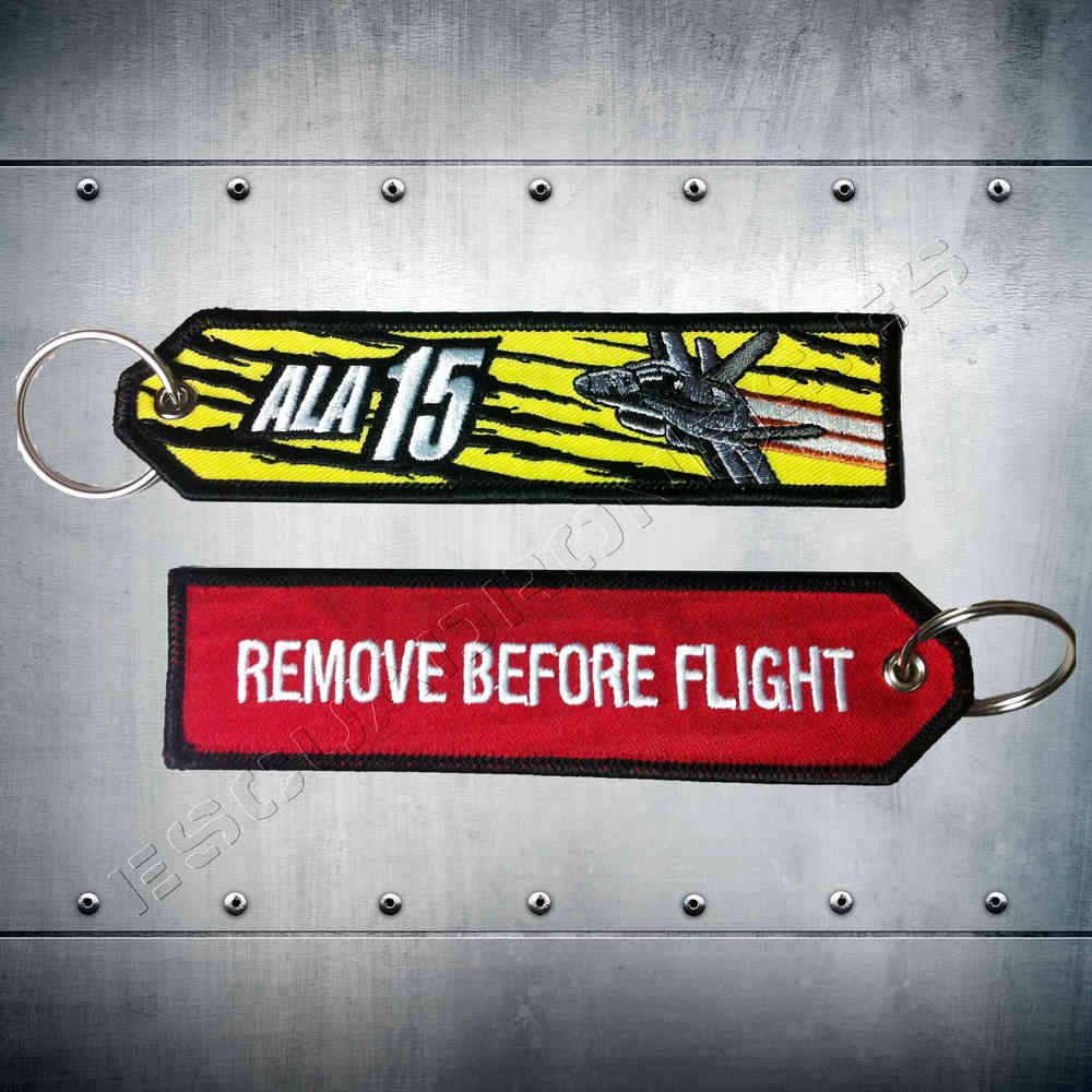 Llavero bordado Remove Before Flight Ala 15 Zaragoza con diseño auténtico RBF y anilla metálica