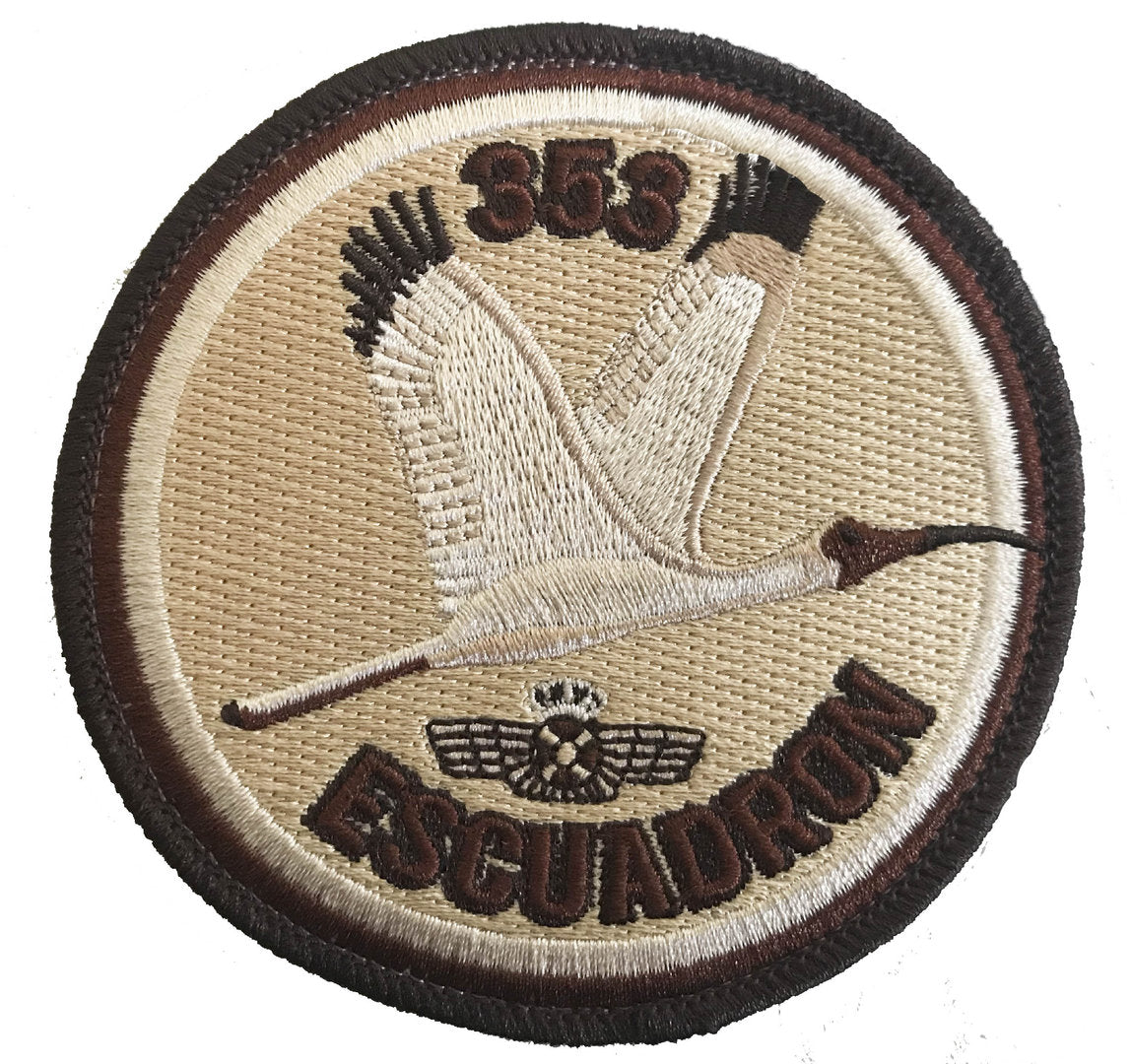 Parche bordado árido Ala 35 Escuadrón 353 8,5cm con velcro. Camuflaje desértico. Transporte aéreo táctico Ejército del Aire español
