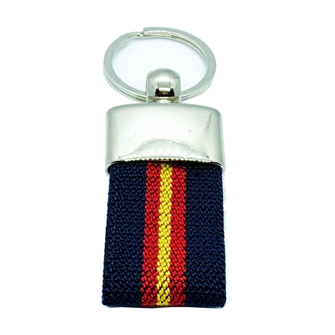 Llavero España metal con cinta azul y bandera española elegante