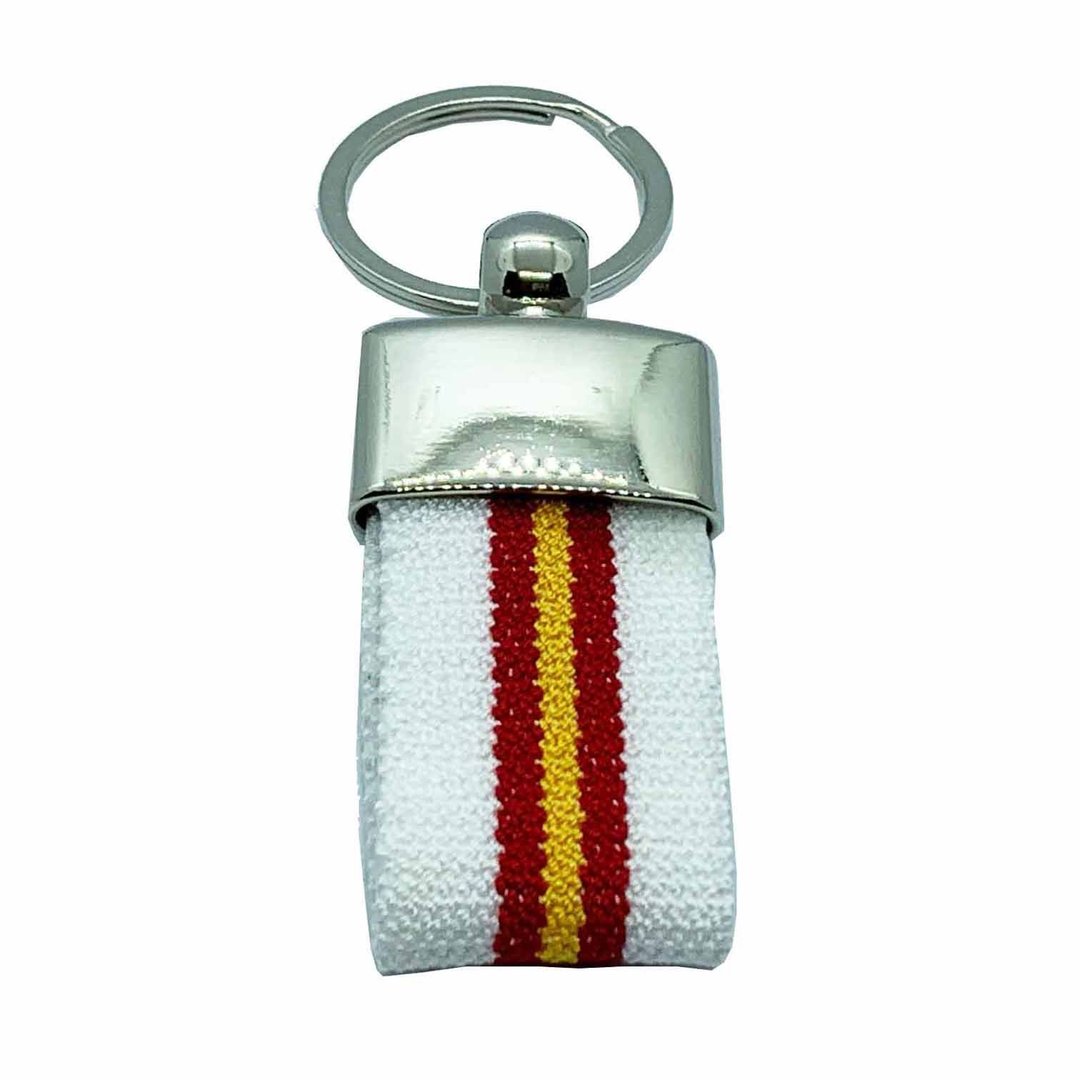Llavero España metal con cinta blanca y bandera española elegante