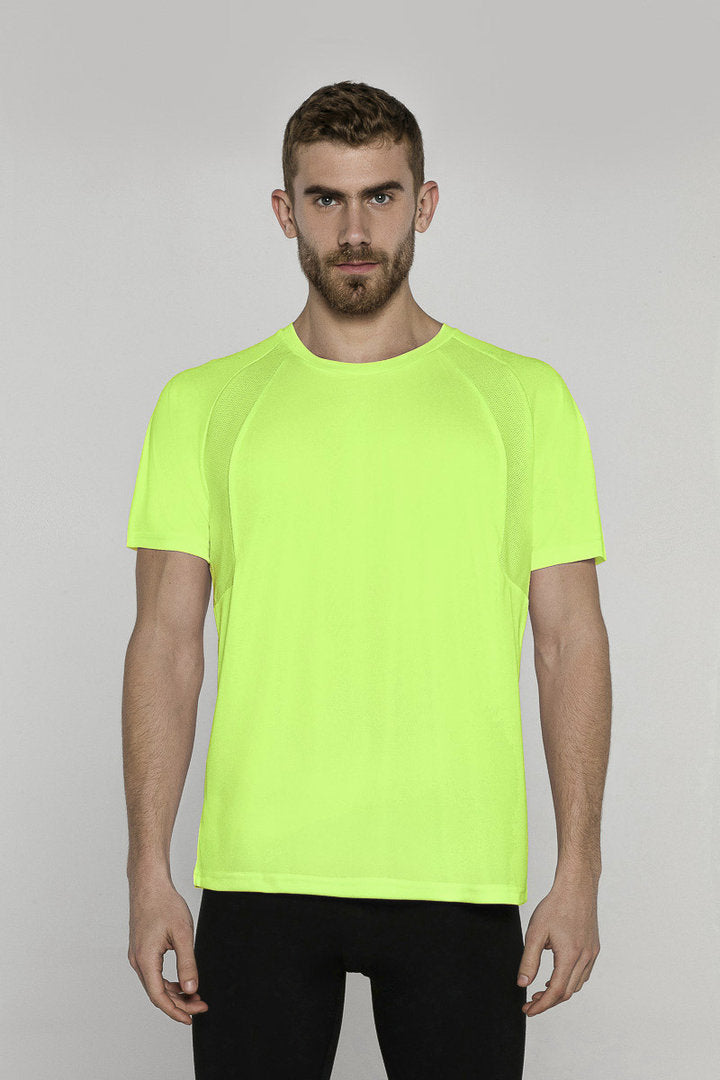 Camiseta básica deportiva verde fluor Escuadrones 100% poliéster con logo tejido en la manga, disponible en varios colores