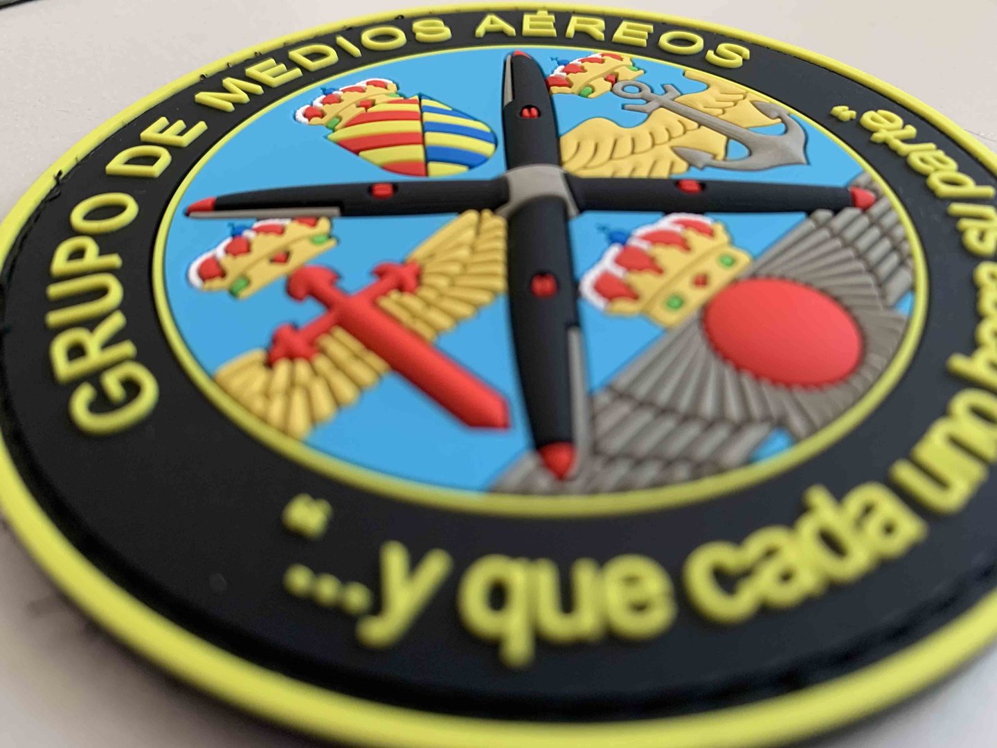 Parche PVC Grupo de Medios Aéreos UME 9cm con velcro vista alternativa. Unidad Militar de Emergencias. Resistente al agua. Extinción incendios y rescate aéreo