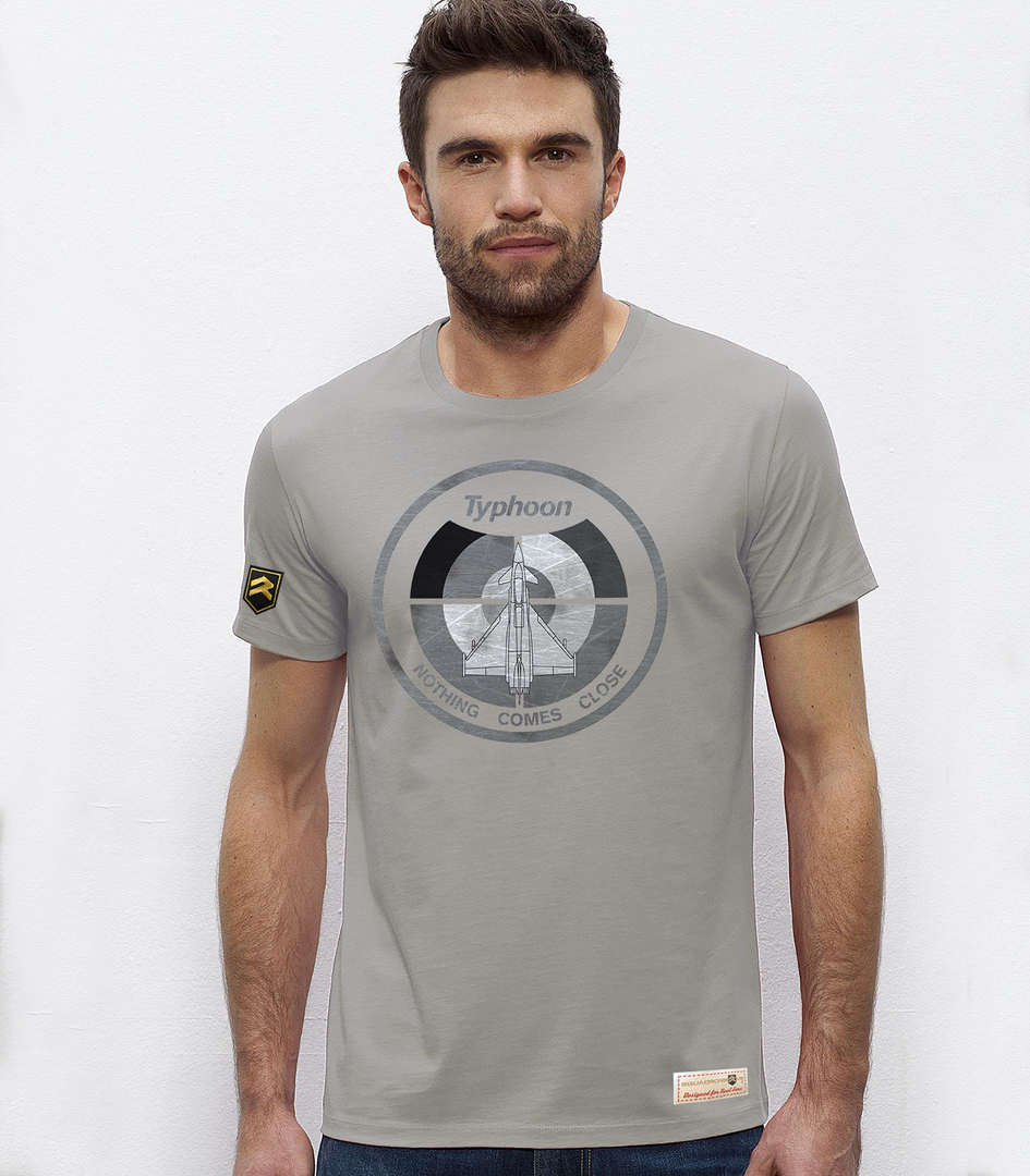 Camiseta premium gris Programa Eurofighter con logos bordados cuatro naciones - Algodón orgánico 175g HD print