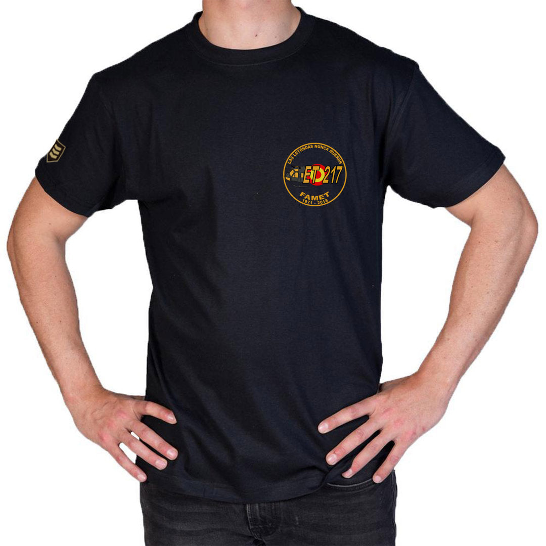 Camiseta militar FAMET Tributo Huey en color negro - Diseño exclusivo helicóptero UH-1 Huey Ejército de Tierra
