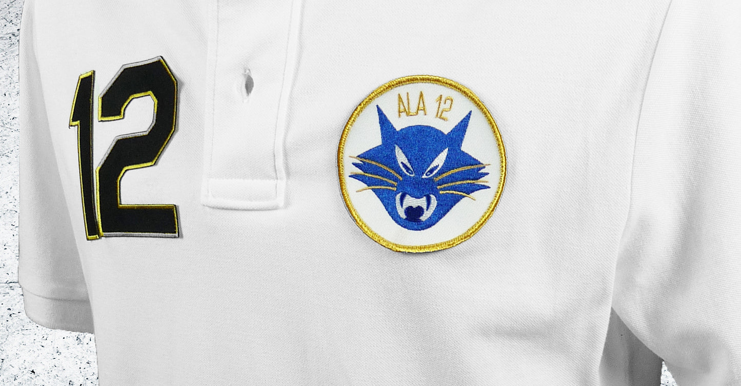 Polo Ala 12 con número 12 bordado.