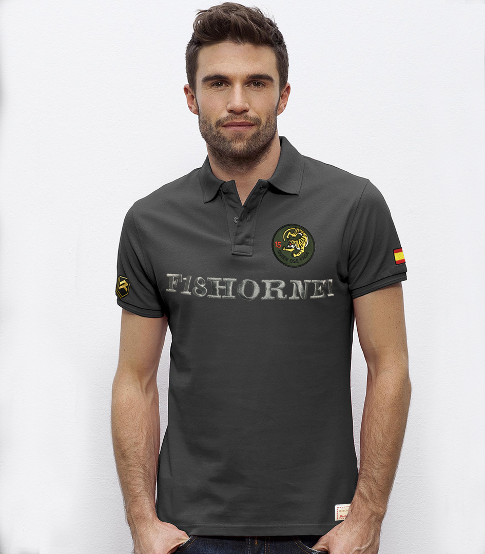 Polo piqué F/A-18 Hornet Ala 15 con parche bordado algodón orgánico premium
