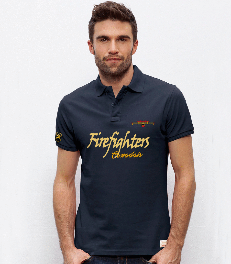 Polo bordado con avión Canadair y print frontal
