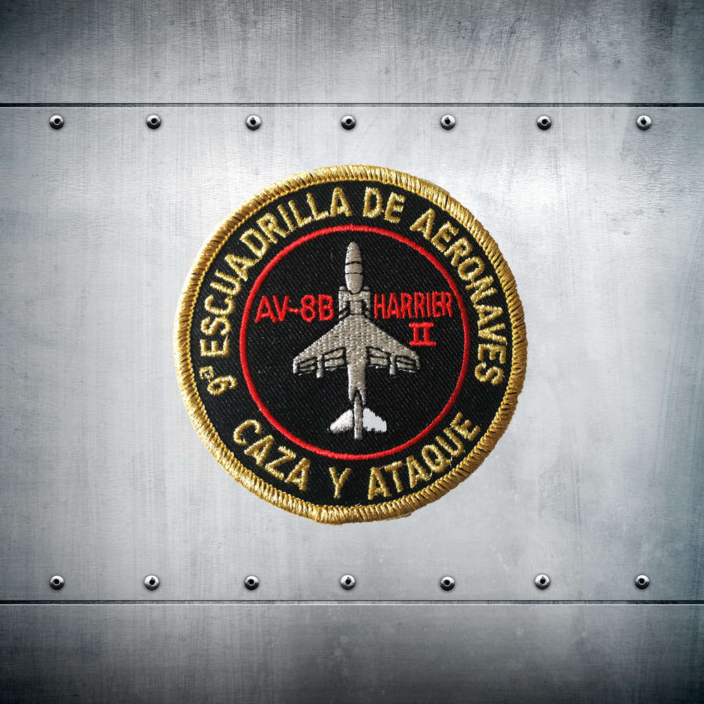 Parche bordado 9ª Escuadrilla AV-8B Fondo negro con trasera termoadhesiva