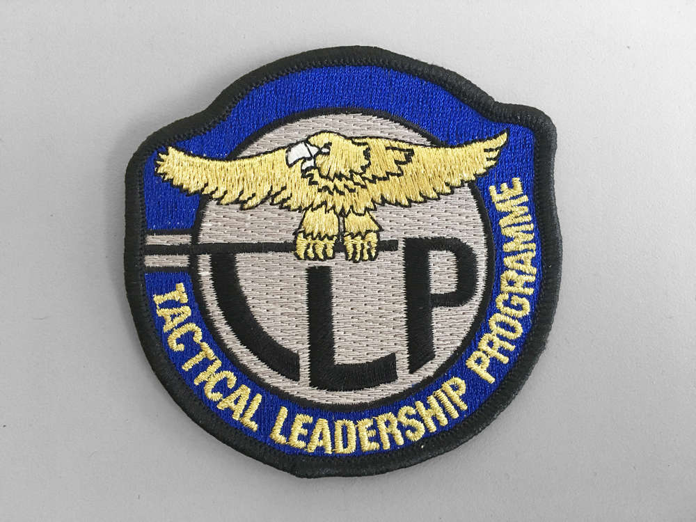 Parche Bordado T.L.P azul Con Termoadhesiva trasera
