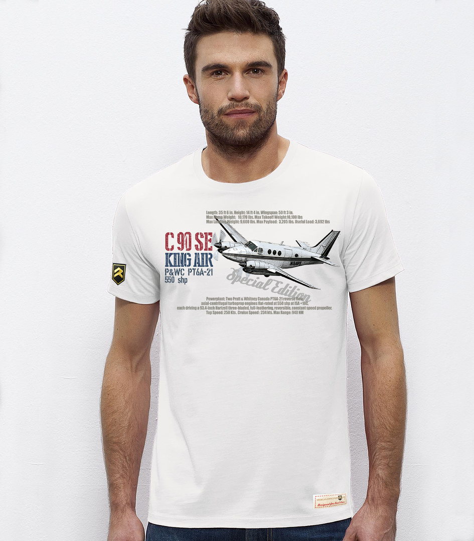 Camiseta PREMIUM Beechcraft King Air C-90 SE blanca - Diseño exclusivo bimotor turbohélice con logos bordados
