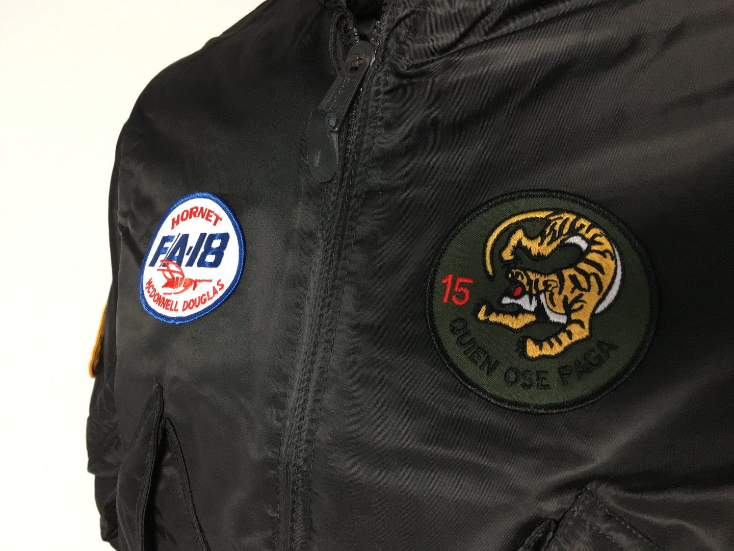 Cazadora de Piloto F-18 ALA 15 CWU negro