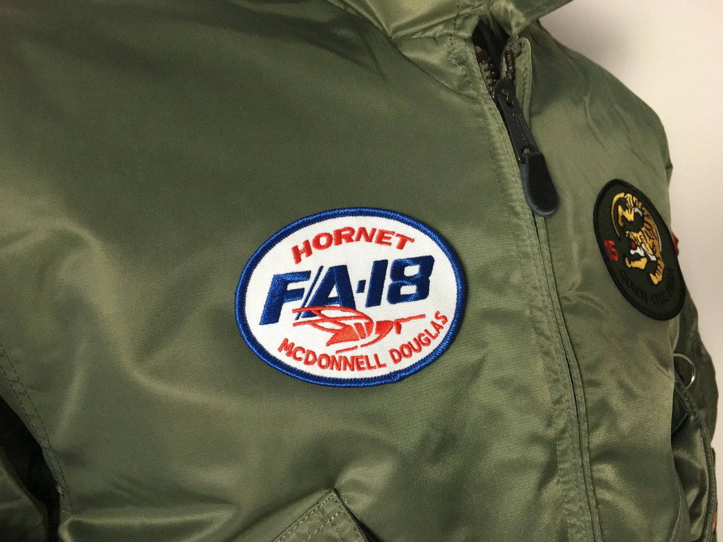 Cazadora de Piloto F-18 ALA 15 CWU verde oliva