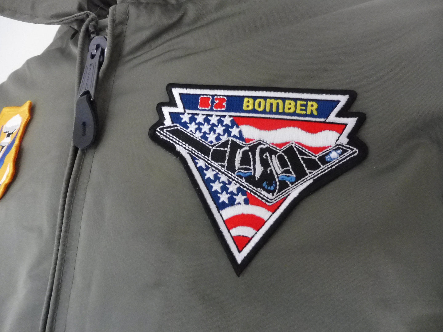 CAZADORA DE PILOTO B2 CWU Color Verde Oliva