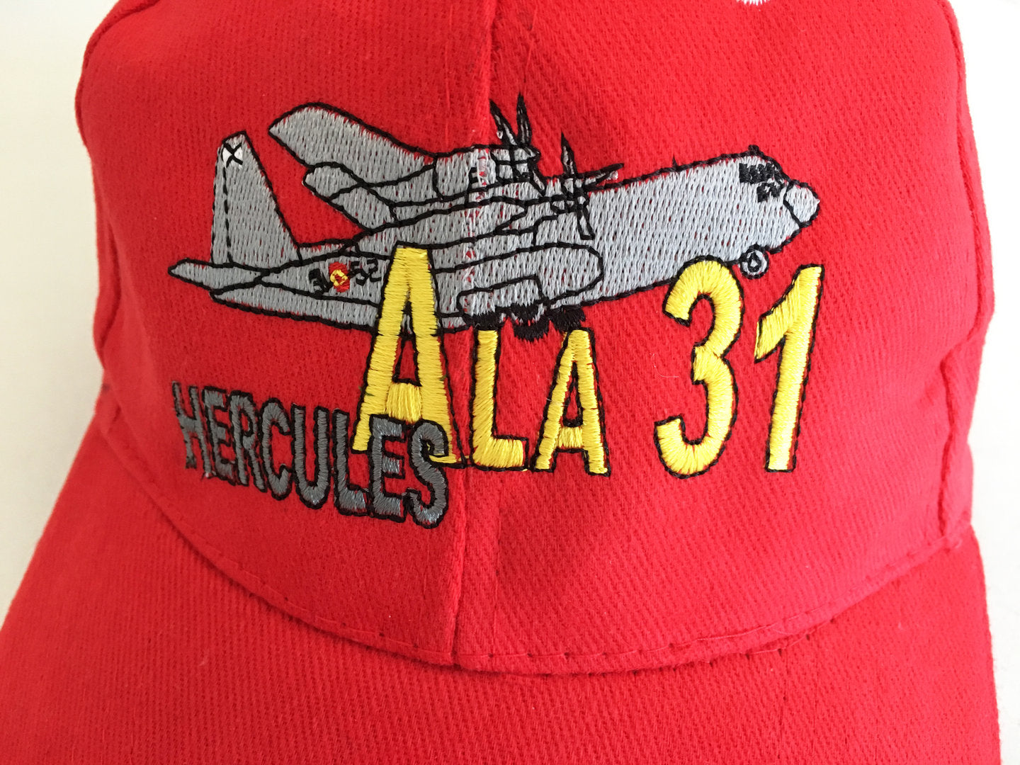 Detalle bordado gorra Hercules Ala 31 transporte táctico - calidad superior