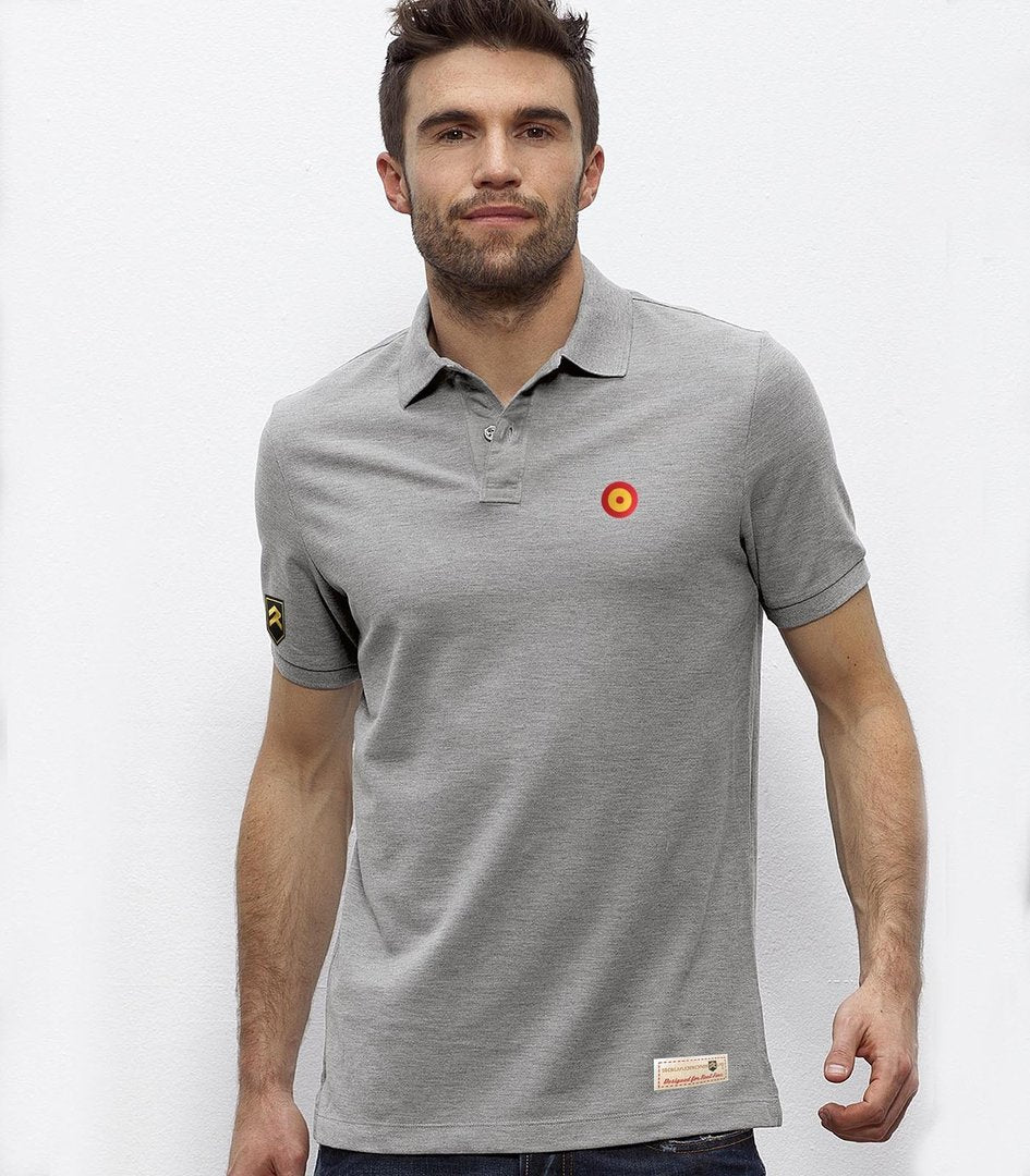 Polo piqué escarapela española algodón orgánico color gris - Vista frontal bordado manga


