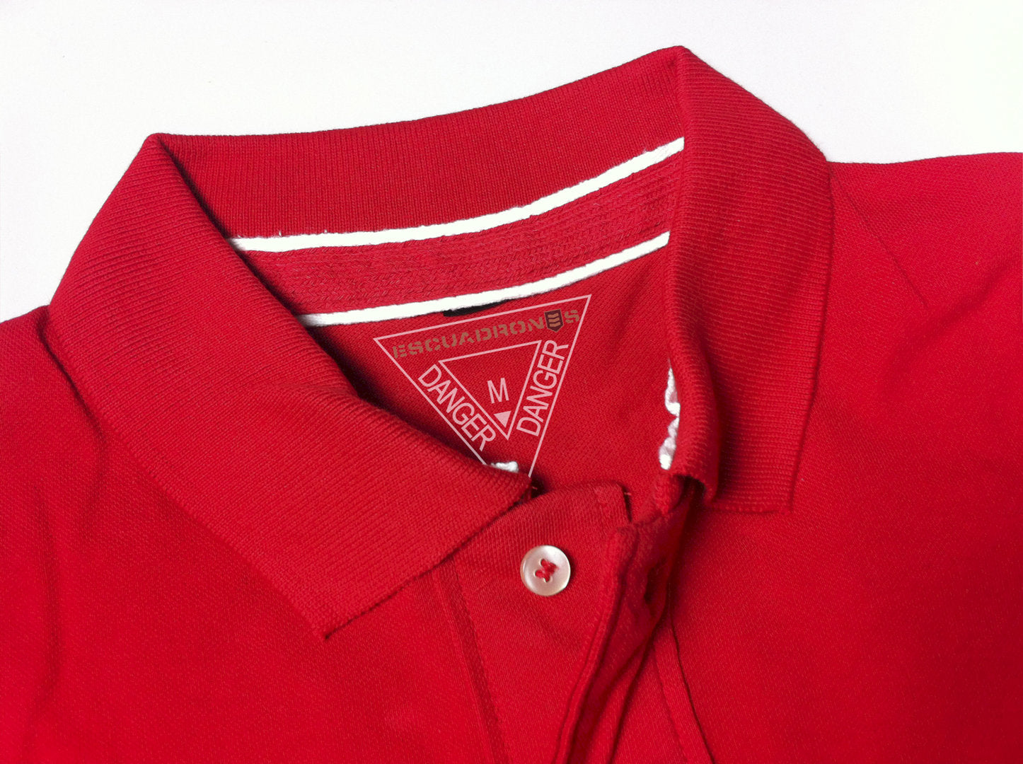 Detalle de bordados y diseño - Polo Hornet Ala 12