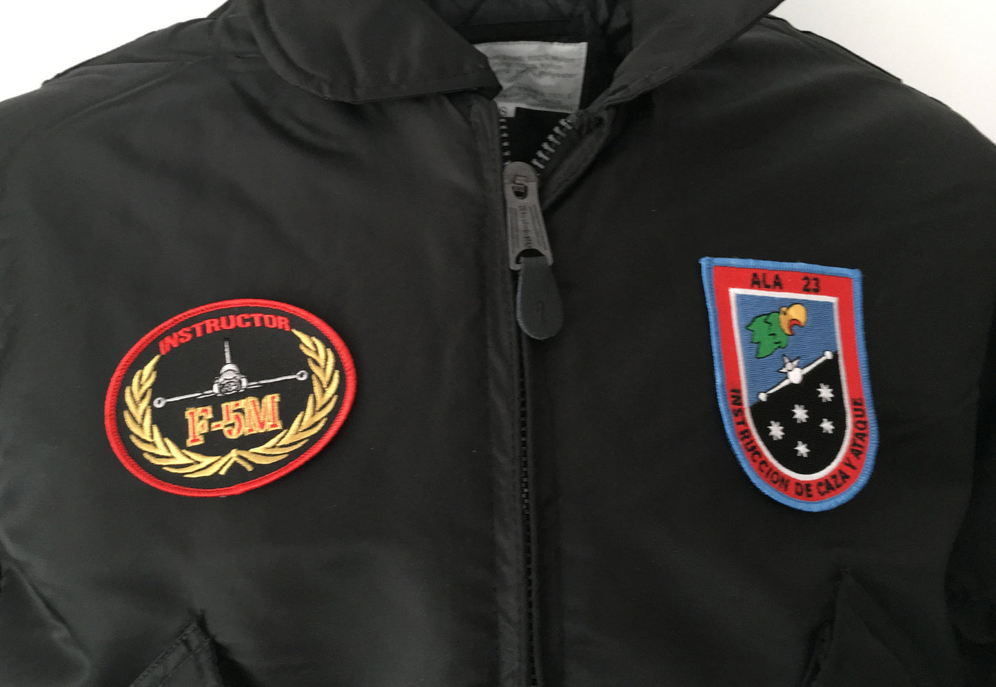 Cazadora de piloto instructor F-5M ALA 23 negra
