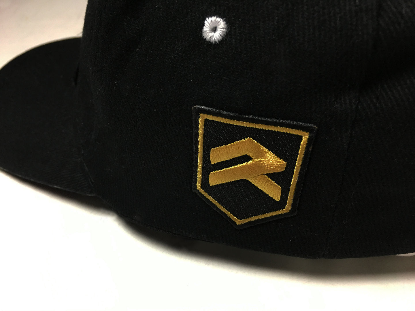 Vista lateral gorra bordada Phantom RF-4C Ala 12 - diseño deportivo 6 paneles