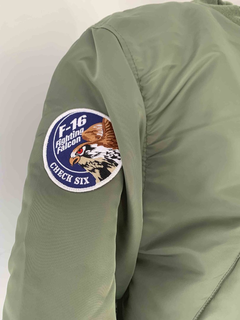 Cazadora Outlet  talla M Bomber oliva con 3 parches