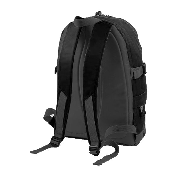 Detalle escarapela española bordada en mochila multibolsillos