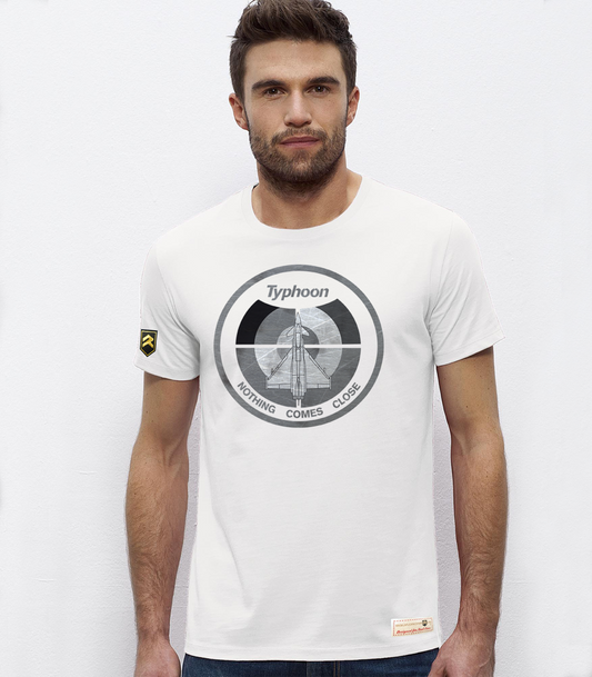 Camiseta premium blanca Programa Eurofighter con logos bordados cuatro naciones - Algodón orgánico 175g HD print